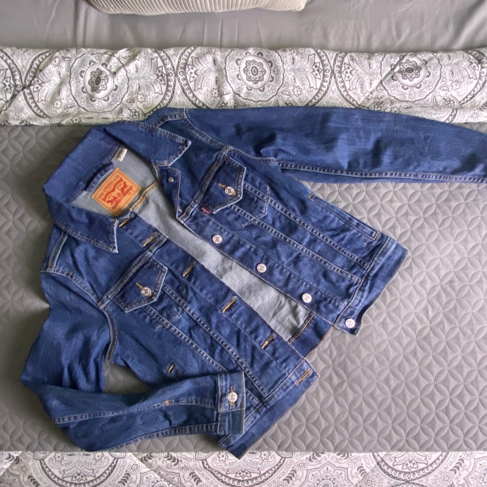 NWOT Levi’s Denim Jacket Size S